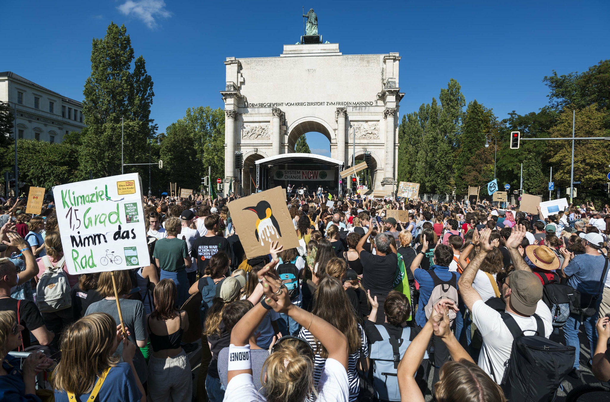 Klimastreik von Fridays for Future. In München und an über 250 weiteren Orten alleine in Deutschland demonstrieren Kinder, Jugendliche und Erwachsene für mehr Klimaschutz.