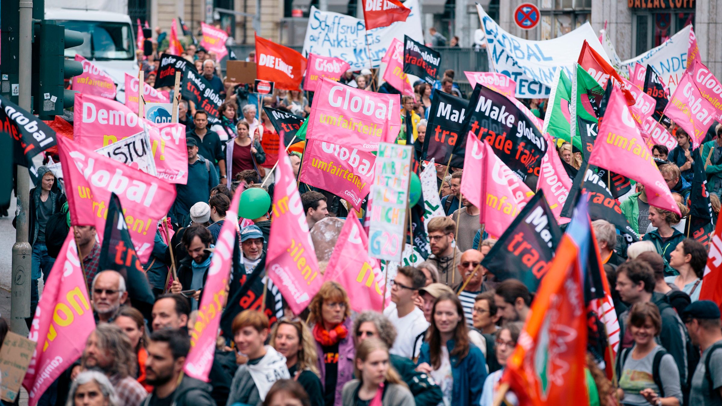 G20-Gipfel in Hamburg: Zehntausende gingen unter dem Motto "Eine andere Politik ist nötig" auf die Straße.